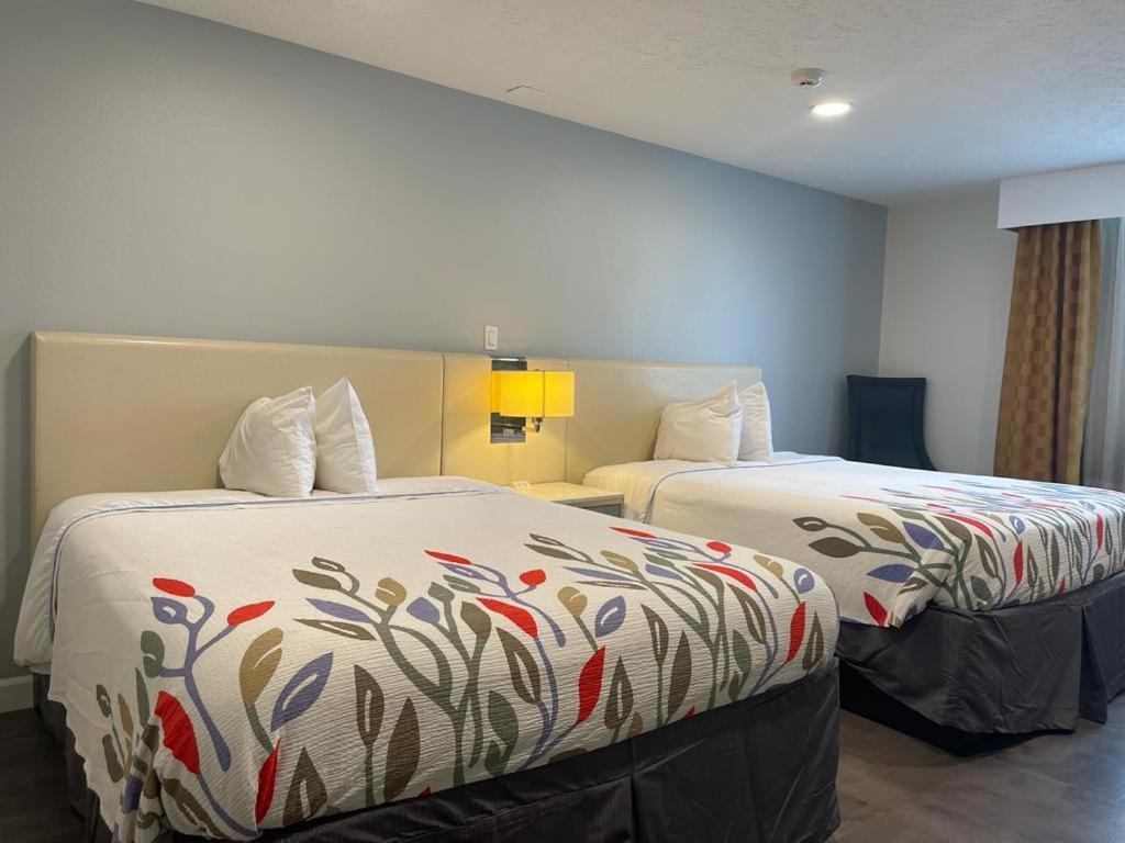 Garnet Waterfront Hotel Индианаполис Екстериор снимка