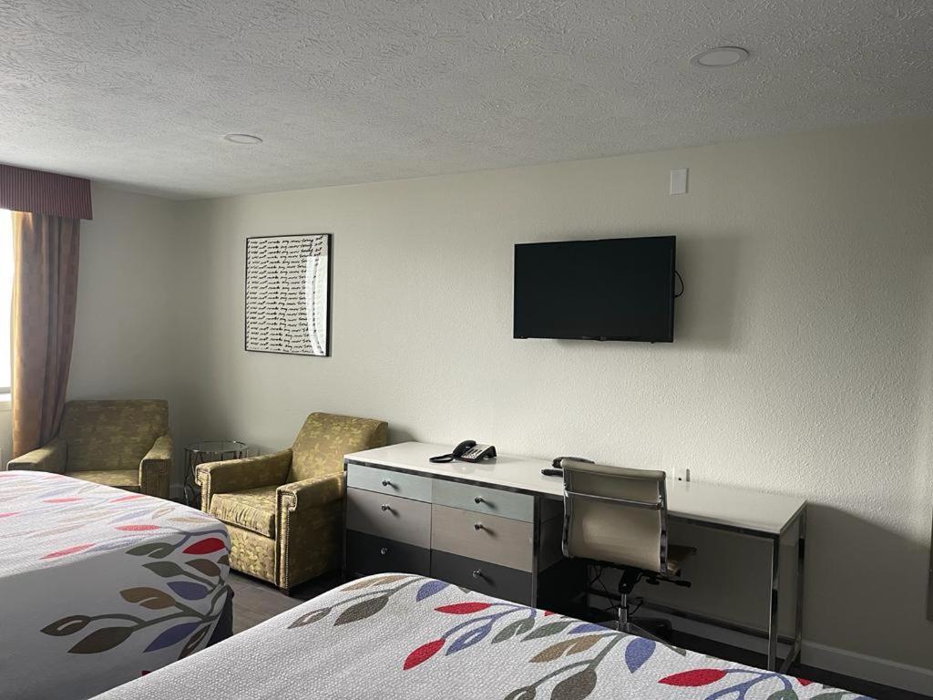 Garnet Waterfront Hotel Индианаполис Екстериор снимка