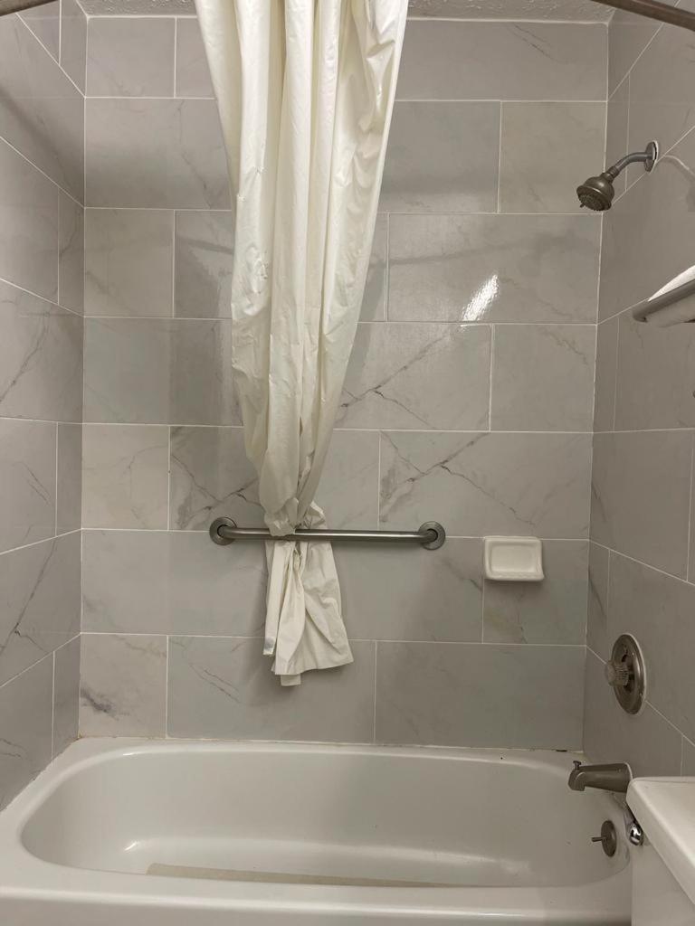 Garnet Waterfront Hotel Индианаполис Екстериор снимка